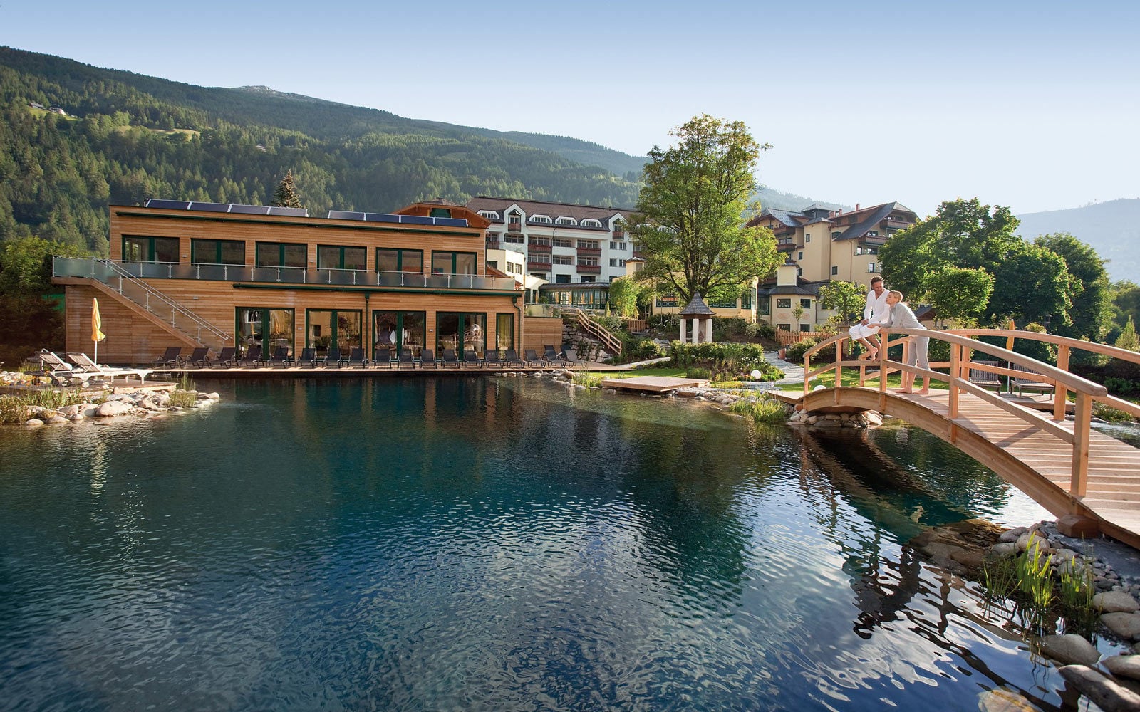 600-m² solar-heated swimming pond